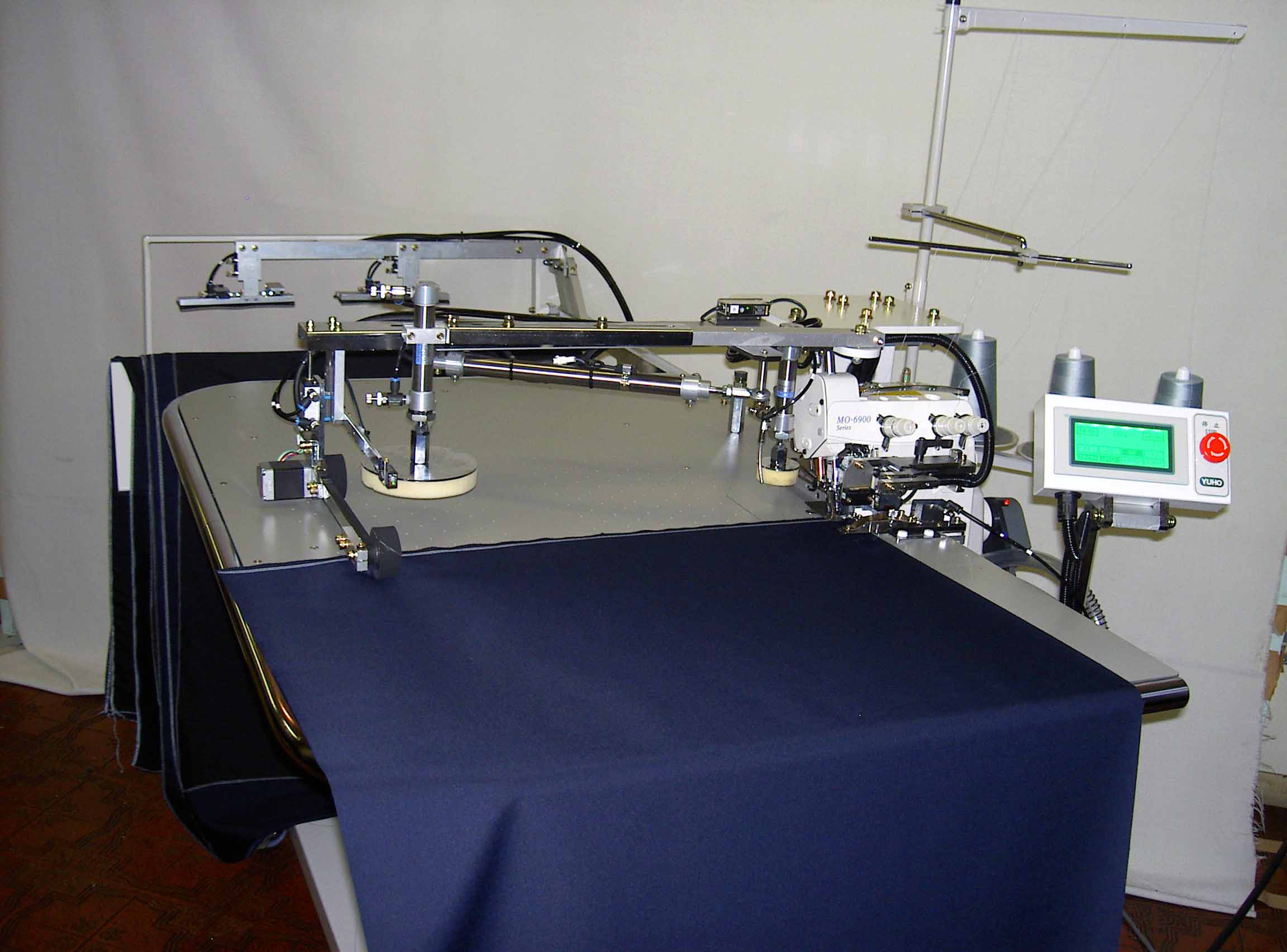 AUTO SKIRT SERGING MACHINE